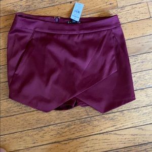 REDUCED!!NWT wonans skort by express size 2